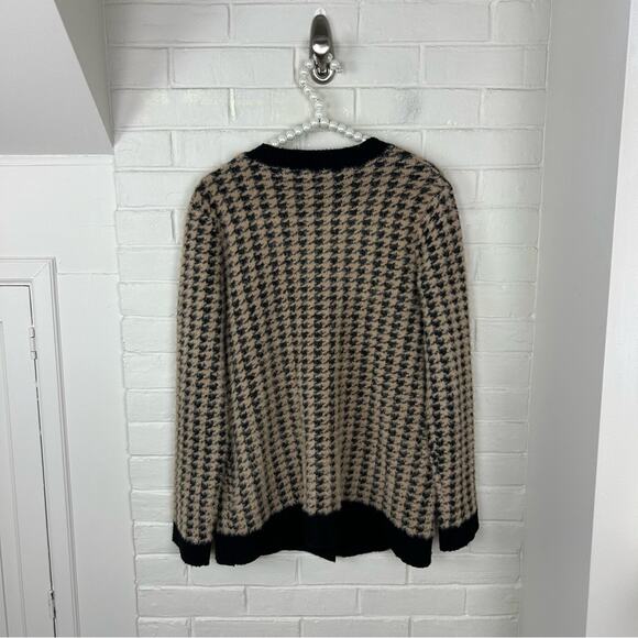 Tahari Brown Black Houndstooth Pattern Fuzzy Eyelash Cardigan Sweater Size S - Picture 9 of 9